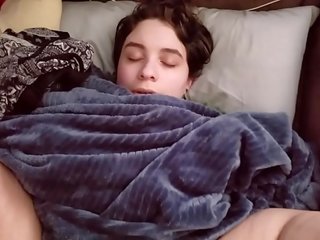 Sleepy PAWG gets her Pussy CREAM PIED immediately afterwards a long night&excl; &ast;All my FULL length shows are on XVIDEOS RED&ast;