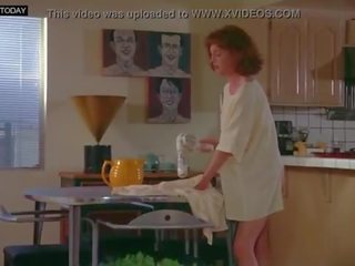Julianne Moore - shows Her Ginger Bush - Short Cuts (1993)